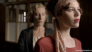 安娜·麦加汉从2011年《地下世界》系列的裸体场景