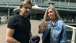 נסטישאג חזה גדול לוקחת זין ענק בחוץ בהאל