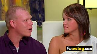 برونيت سكسي تركب زبوط متعددة في حفلة سوينجرز جامحة