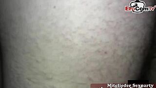 Домохозяйки пачкаются в немецком кремпай гангбанге