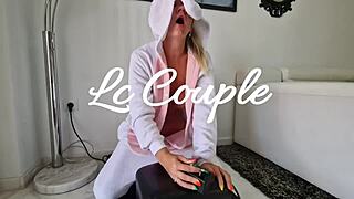 Sabah Karısı, Sıcak Traşlı Amını Parmaklıyor ve Boşalmaya Kadar Sikiyor