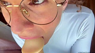 Mačeha zapelje pastorka po šoli za divje jebanje v spalnici