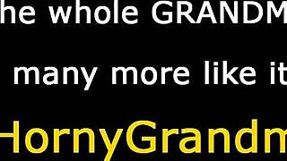 大奶熟女用力吸鸡巴进行狂野行动！