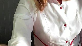 Ruská mistryně Sugarnadya stříhá chlupy na ptáku před náhlým orgasmem pacienta v nemocnici