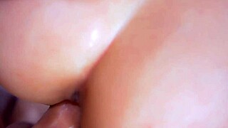 זונה חרמנית מוצצת לבנים שלה בשביל זרע