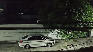 เย็ดแฟน MILF อ้วนในรถข้างบ้าน