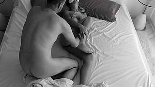 Skrivena kamera snima noćni seks para