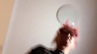 Господарката те води със строги инструкции за ебане