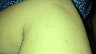 Gram w grę masturbacji z cyckami macochy