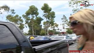 巨乳ブロンドミルフがストリートでナンパされて楽しむ