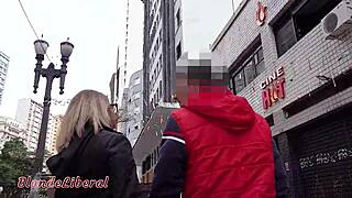 哟，我的第一次色情影院群交很狂野，第一部分！