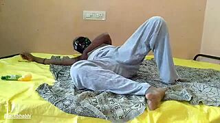 Hei, nonton pembantu ini squirt sambil jari di kekacauan pernikahan