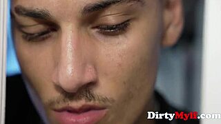 Ensamma natten blir sexig med kuk som lyser upp allt