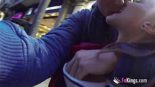 暴露癖巅峰，我们的女孩在未见偷窥片中疯狂