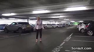 Nevjerna britanska zrela Gill Ellis pokazuje ogromne sise