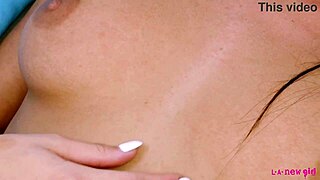 โมเดลผมน้ำตาลเซ็กซี่โชว์หุ่นเพอร์เฟกต์สุดเซ็กซี่