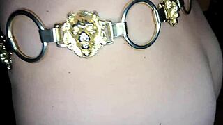 Ξανθιά μαμά παίρνει κρεμώδη φόρτωση από εραστή σε γρήγορη τριχωτή συνάντηση