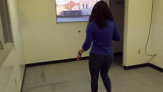 Agentul imobiliar futut tare!