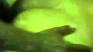 होटल रूम में रिसेप्शनिस्ट पत्नी को चोदता है