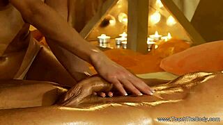 WOW! Tyrkisk eksotisk håndjob med glat olie massage føles vanvittigt!