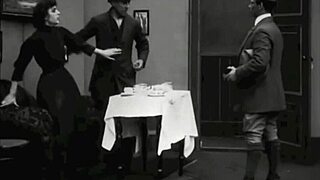 دارك لانترن تعرض إباحية قديمة عبر قرنين