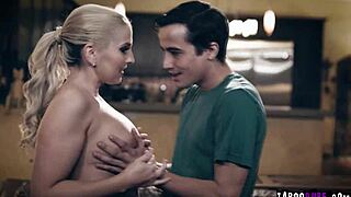 Stepmom bertetek besar kongkek stepson dan haus kontol muda dia!