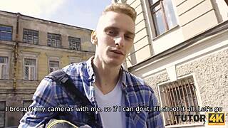 Английска учителка хваната да мами, я проблясват здраво