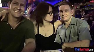 Echte Amateur Thai MILF Ehefrau in Cuckold Situation