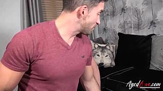 Yaşlı Aşk Alex Wendy'nin Islak Amını Buharlı Seansda Parmaklıyor ve Yalıyor