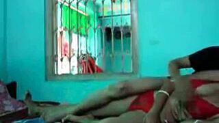 हॉट इंडियन भाभी घर पर देवर को चोदती है एमेच्योर टीन 18+ स्टाइल में।