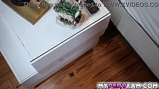 Yaramaz Natasha Nice Noel'de üveyoğlu Johnny Love'dan anal alır