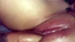 Blond MILF fister sig selv til vild hjemmelavet klimaks, vil du se?