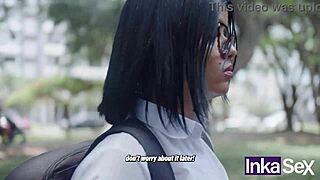 Gadis Pemalu 18 Tahun Bokong Besar Ditangkap Orang Asing?