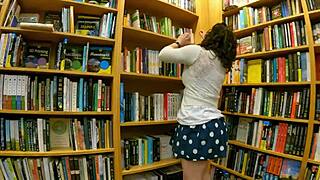 Ei, confira minha esposa de 43 anos exibindo-se loucamente em público!