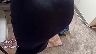 Creampie mačeha medtem ko je na službenem klicu, upaš se gledati?