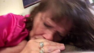 Uhh, babička Peggy Sue, jako, úplně closeup cucající kurva gilf, víš?