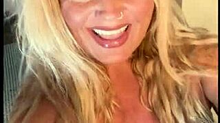 MILF au gros cul chevauche un jeune mec de 18+ pour la chance.