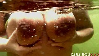 Extraño Me Atrapa Desnuda en el Río y Lo Dejo Cogerme.