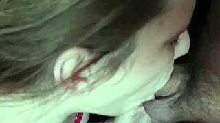 Amatérská MILF cítí submisivní radost cucáním velkého koka a polykáním spermatu