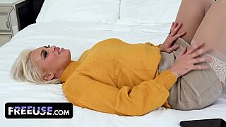 MILF Divorciada Caliente Lista para Ser Usada Libremente por Todos