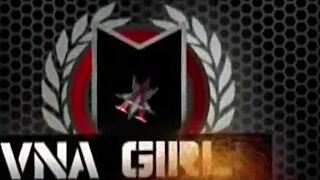 Julia Ann gnider sin store klitoris til orgasme i solo milf-session