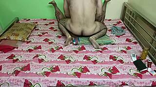 jag är en mogen husfru som knullar min man och stönar så högt att det gör ont