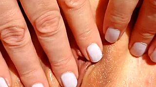 Maturemons blond cougar yoni masáž zblízka