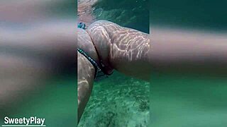สาวอวบสวยโดนน้ำเงี่ยนหลายรอบในเซ็กซ์ก้นใต้น้ำ