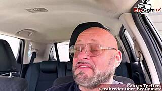 Niemiecka modelka z tatuażami i ogromnymi walorami zahacza na prawdziwą parną randkę