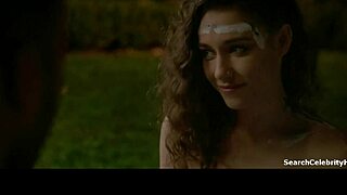 Jade Tailor เปลือยบนในฉาก The Magicians 2015-2016