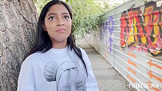 פוטלוקורה - טורבה תופס טין רזה 18+ קאלי ומפתה אותה לזיין קשוח