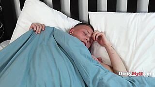 MILF jako učitelka svádí a šoustá nevinné mladé studenty v hardcore lekcích