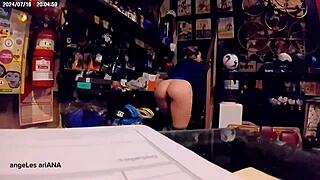 Am mers la depozit pentru favoarea anală riscantă. Fetish facial public după antrenamentul intens de futut în cur!