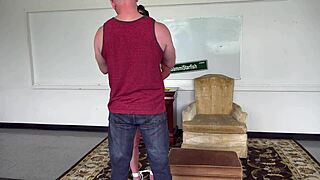 Anal-Haken und Harness-Knebel in wilder Hinter-den-Kulissen Action